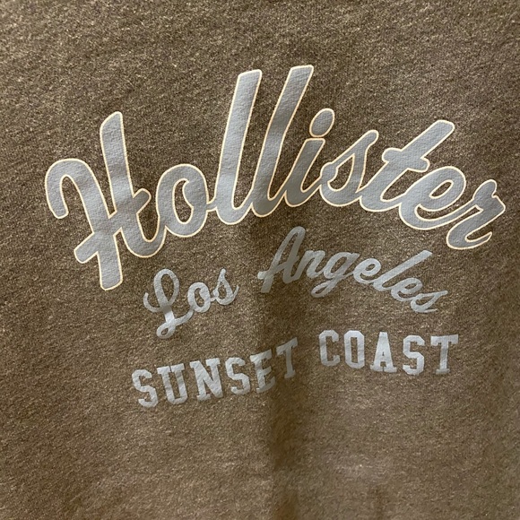 Hollister crewneck - Picture 5 of 9